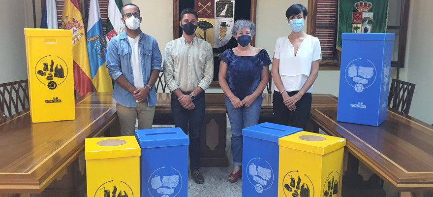 Cabildo y Ecoembes entregan 64 papeleras para la recogida selectiva de residuos a Vilaflor de Chasna