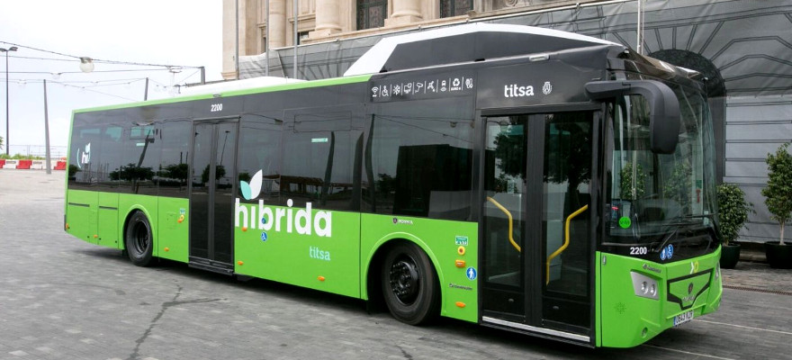El Cabildo impulsa el transporte sostenible con la compra de guaguas híbridas en Titsa