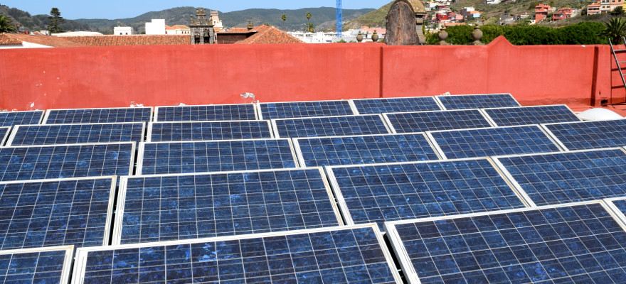 La Laguna colocará placas solares en más de 80 inmuebles para potenciar su autosuficiencia energética