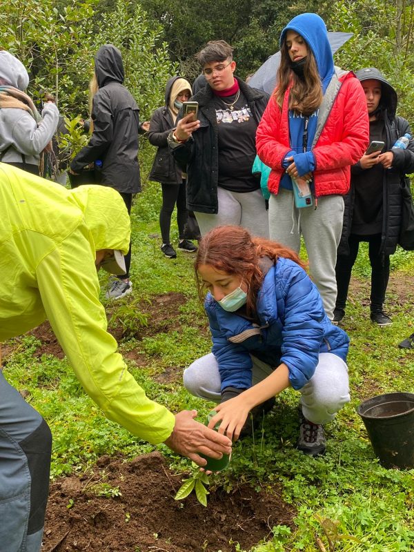 Más de 30 jóvenes belgas y holandesas participan en un voluntariado medioambiental en Agua García